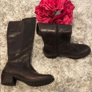 UGG boots brown leather size 7.5